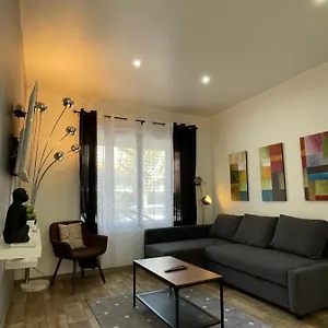 https://proche-centre-grande-terrasse-wifi-clim.fr-provencehotel.com
